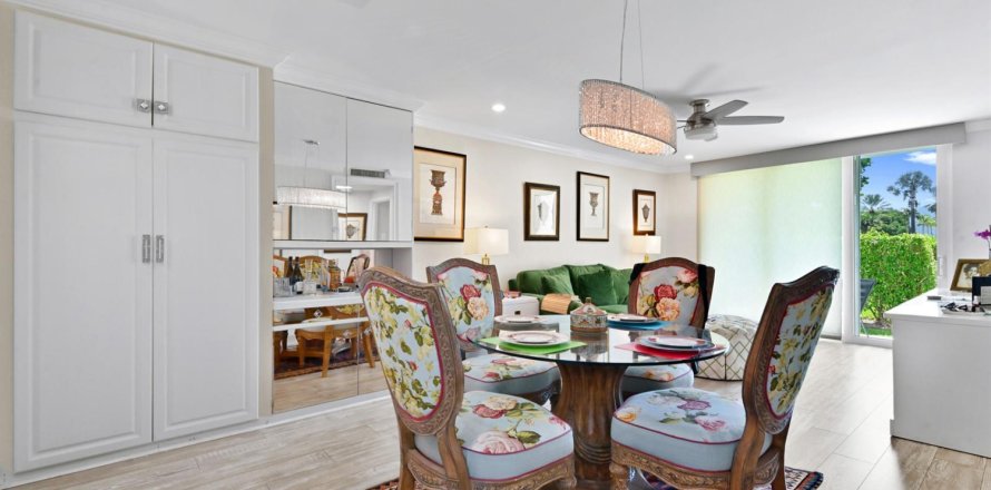 Condo in Palm Beach, Florida, 1 bedroom  № 2184146