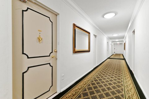 Condo in Palm Beach, Florida, 1 bedroom  № 2184146 - photo 19