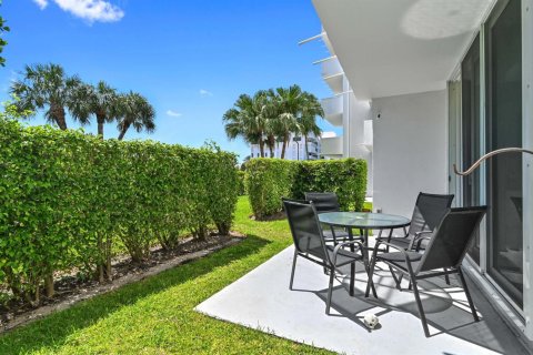 Condo in Palm Beach, Florida, 1 bedroom  № 2184146 - photo 11
