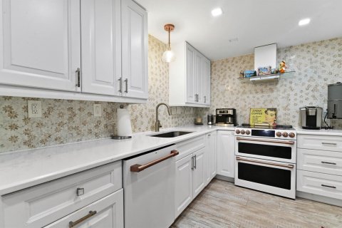 Condo in Palm Beach, Florida, 1 bedroom  № 2184146 - photo 4