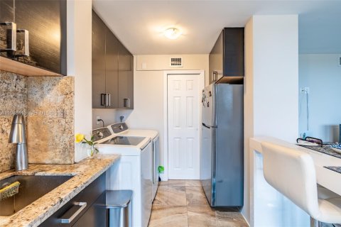 Condominio en venta en Pompano Beach, Florida, 2 dormitorios, 78.97 m2 № 2152699 - foto 4