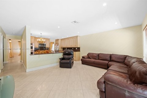 Villa ou maison à vendre à Miami, Floride: 4 chambres № 1492356 - photo 11