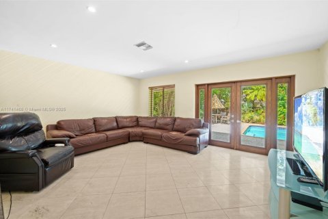 Villa ou maison à vendre à Miami, Floride: 4 chambres № 1492356 - photo 10