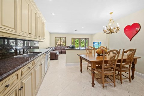 Villa ou maison à vendre à Miami, Floride: 4 chambres № 1492356 - photo 8