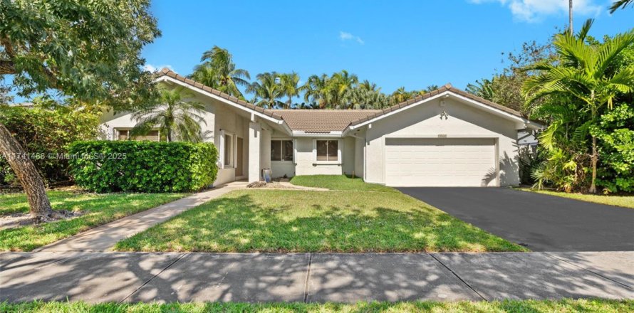 Villa ou maison à Miami, Floride 4 chambres № 1492356