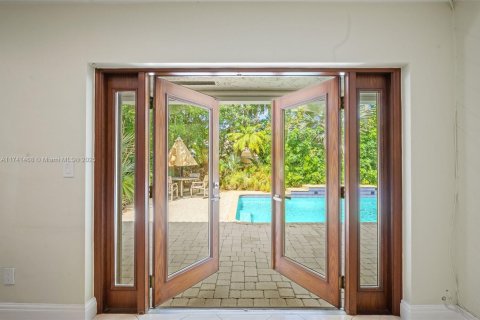Villa ou maison à vendre à Miami, Floride: 4 chambres № 1492356 - photo 9