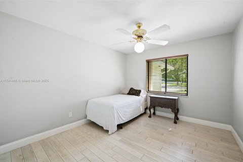 Villa ou maison à vendre à Miami, Floride: 4 chambres № 1492356 - photo 14
