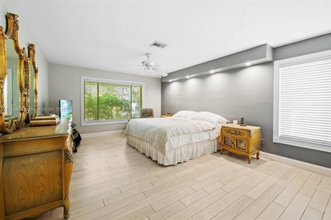 Villa ou maison à vendre à Miami, Floride: 4 chambres № 1492356 - photo 12