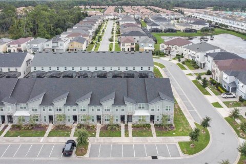 Adosado en venta en Kissimmee, Florida, 5 dormitorios, 213.12 m2 № 1902758 - foto 23