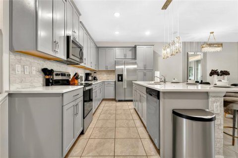 Adosado en venta en Kissimmee, Florida, 5 dormitorios, 213.12 m2 № 1902758 - foto 3
