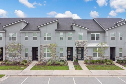 Adosado en venta en Kissimmee, Florida, 5 dormitorios, 213.12 m2 № 1902758 - foto 1