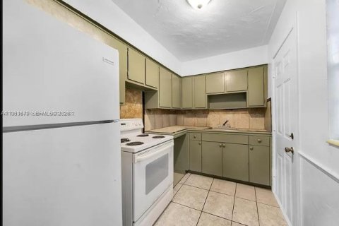House in Miami, Florida 2 bedrooms, 271.27 sq.m. № 2153103 - photo 7