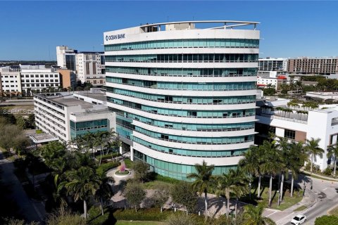 Commercial property in Aventura, Florida № 2076873