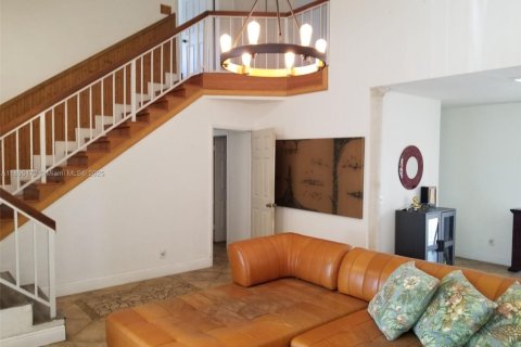 House in Miami, Florida 3 bedrooms, 137.5 sq.m. № 1947547 - photo 4