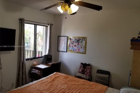 House in Miami, Florida 3 bedrooms, 137.5 sq.m. № 1947547 - photo 27