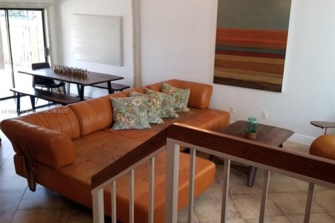 House in Miami, Florida 3 bedrooms, 137.5 sq.m. № 1947547 - photo 3