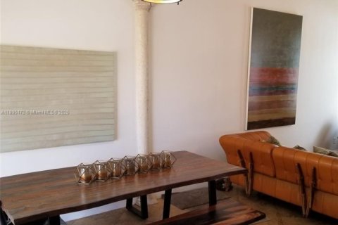 House in Miami, Florida 3 bedrooms, 137.5 sq.m. № 1947547 - photo 9