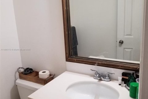 House in Miami, Florida 3 bedrooms, 137.5 sq.m. № 1947547 - photo 11