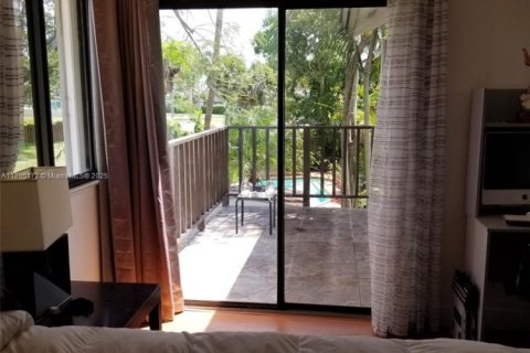 House in Miami, Florida 3 bedrooms, 137.5 sq.m. № 1947547 - photo 19