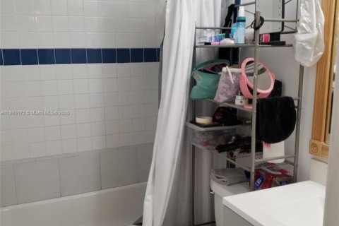 House in Miami, Florida 3 bedrooms, 137.5 sq.m. № 1947547 - photo 29