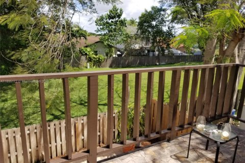 House in Miami, Florida 3 bedrooms, 137.5 sq.m. № 1947547 - photo 25