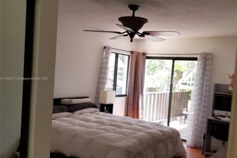 House in Miami, Florida 3 bedrooms, 137.5 sq.m. № 1947547 - photo 20