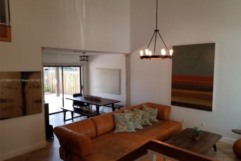 House in Miami, Florida 3 bedrooms, 137.5 sq.m. № 1947547 - photo 1