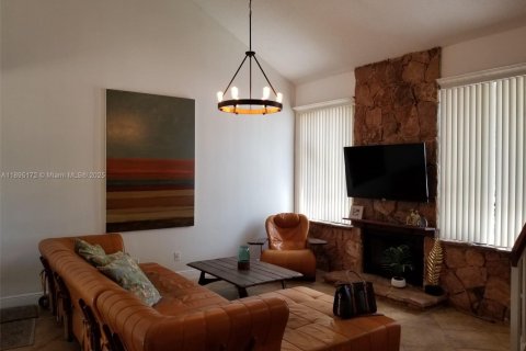 House in Miami, Florida 3 bedrooms, 137.5 sq.m. № 1947547 - photo 7