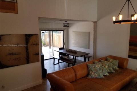 House in Miami, Florida 3 bedrooms, 137.5 sq.m. № 1947547 - photo 5