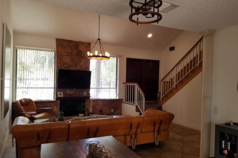 House in Miami, Florida 3 bedrooms, 137.5 sq.m. № 1947547 - photo 6