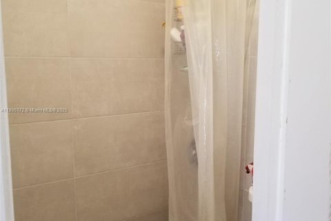 House in Miami, Florida 3 bedrooms, 137.5 sq.m. № 1947547 - photo 22