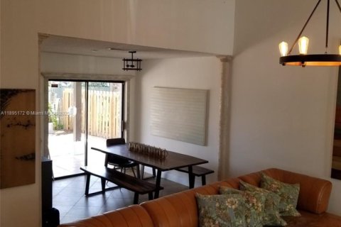 House in Miami, Florida 3 bedrooms, 137.5 sq.m. № 1947547 - photo 8