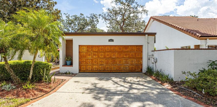 House in Temple Terrace, Florida 2 bedrooms, 144.37 sq.m. № 1871071
