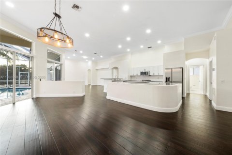 House in Weston, Florida 5 bedrooms, 267 sq.m. № 2244129 - photo 4