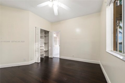 House in Weston, Florida 5 bedrooms, 267 sq.m. № 2244129 - photo 21