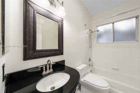 House in Weston, Florida 5 bedrooms, 267 sq.m. № 2244129 - photo 26