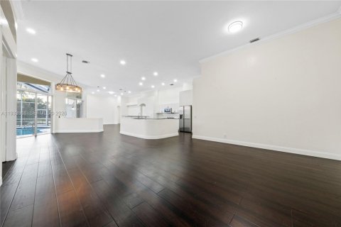 House in Weston, Florida 5 bedrooms, 267 sq.m. № 2244129 - photo 2