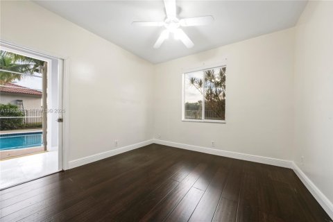House in Weston, Florida 5 bedrooms, 267 sq.m. № 2244129 - photo 22