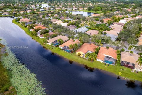 House in Weston, Florida 5 bedrooms, 267 sq.m. № 2244129 - photo 5