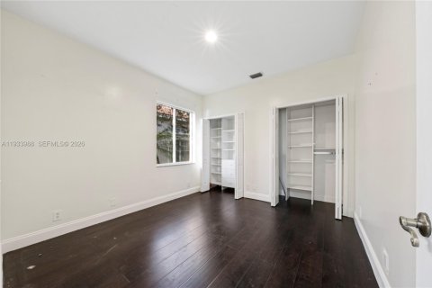 House in Weston, Florida 5 bedrooms, 267 sq.m. № 2244129 - photo 25