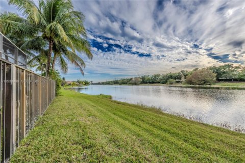 House in Weston, Florida 5 bedrooms, 267 sq.m. № 2244129 - photo 8