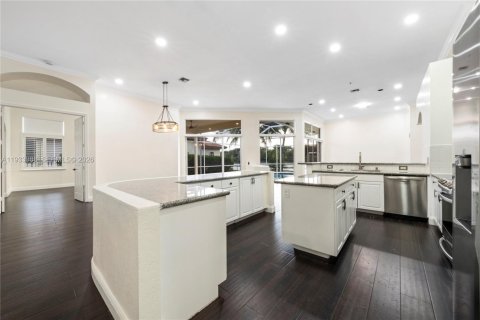House in Weston, Florida 5 bedrooms, 267 sq.m. № 2244129 - photo 11