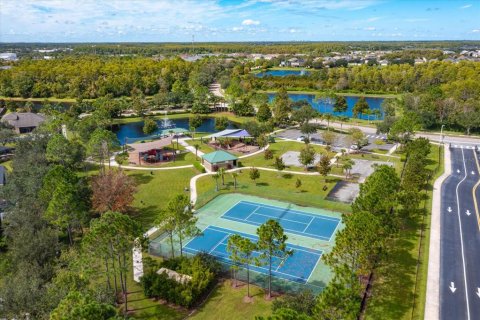 Villa ou maison à vendre à Orlando, Floride: 4 chambres, 212.28 m2 № 2400349 - photo 4