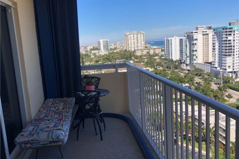 Condo in Pompano Beach, Florida, 2 bedrooms № 2260480 - photo 12