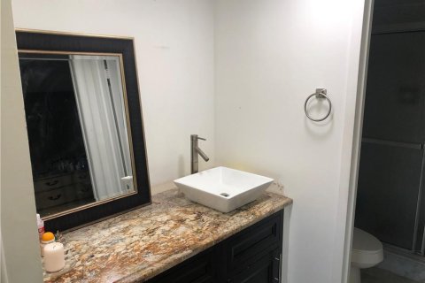 Condo in Pompano Beach, Florida, 2 bedrooms № 2260480 - photo 21