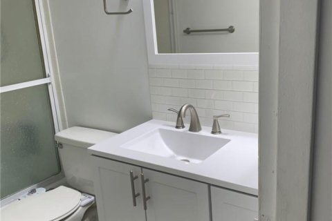 Condo in Pompano Beach, Florida, 2 bedrooms № 2260480 - photo 15