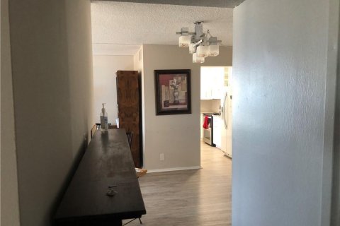 Condo in Pompano Beach, Florida, 2 bedrooms № 2260480 - photo 13