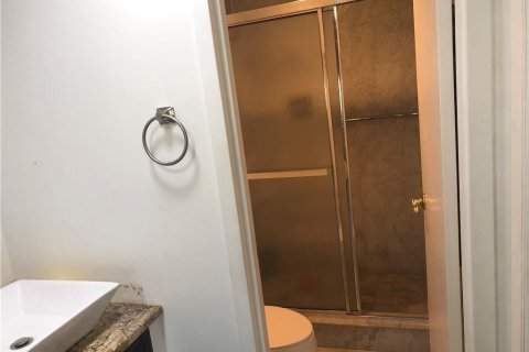 Condo in Pompano Beach, Florida, 2 bedrooms № 2260480 - photo 22