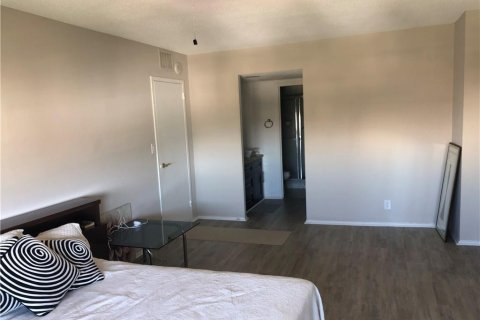 Condo in Pompano Beach, Florida, 2 bedrooms № 2260480 - photo 20