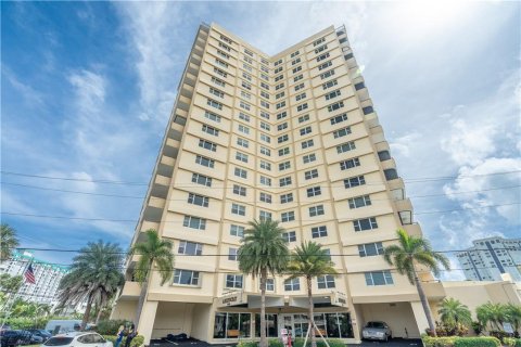Condo in Pompano Beach, Florida, 2 bedrooms № 2260480 - photo 3